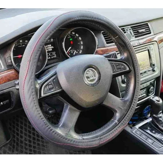 Műbőr kormányvédő 38cm fekete/piros (2395-38) AUTOLIFE